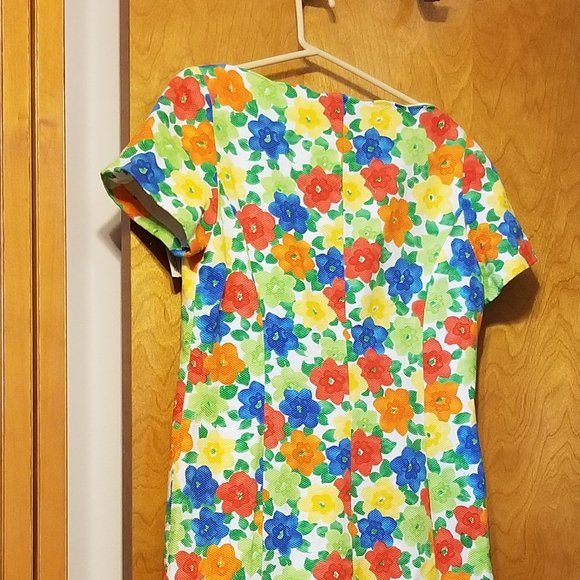 Beautiful Vintage Bright Flower Print Dress NWT - Picture 2 of 8